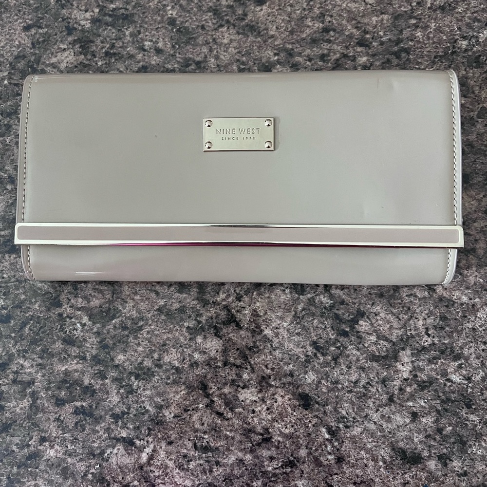 GORGEOUS Nine West Tan Clutch Purse